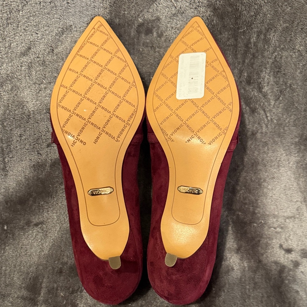 Vionic Burgundy Suede Kitten Heeled Pumps Minnie Size 9.5 - Picture 4 of 5